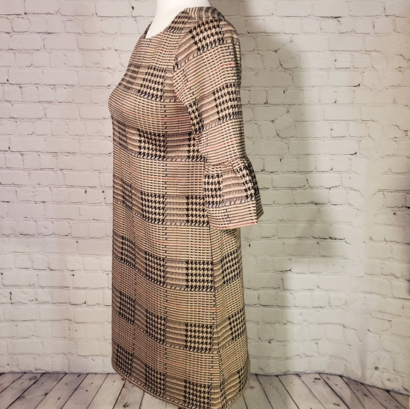 Plaid tan 3/4 sleeve shift dress. Mid thigh - Picture 3 of 11